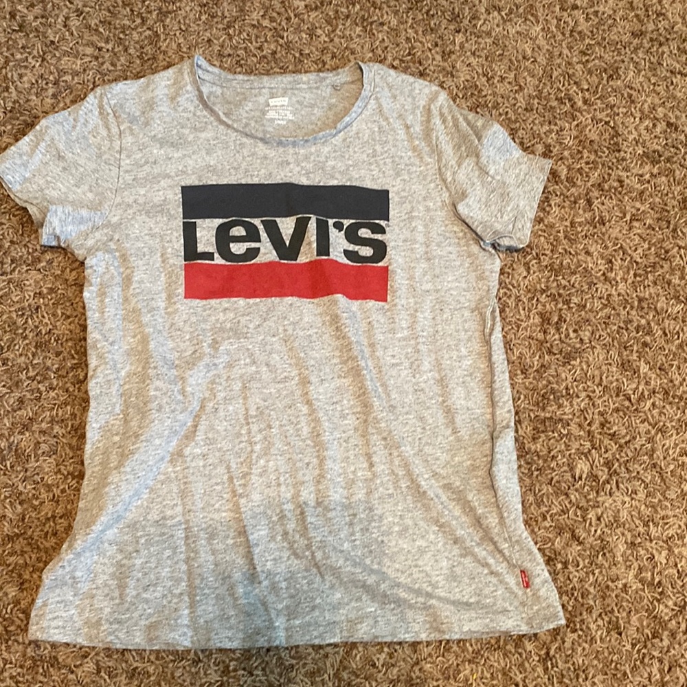 Levi’s t shirt